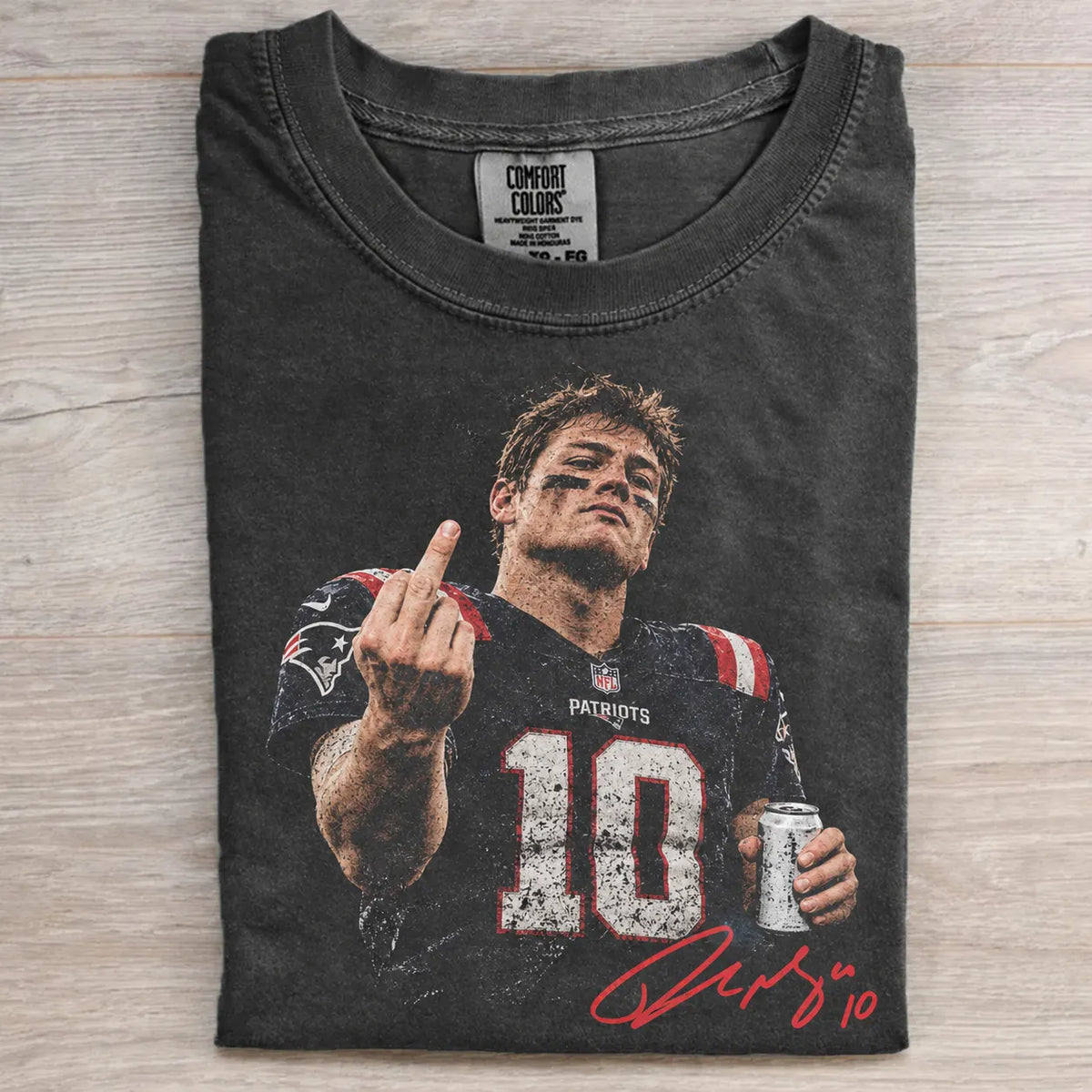 Vintage DM10 New England Football Graphic T-shirt