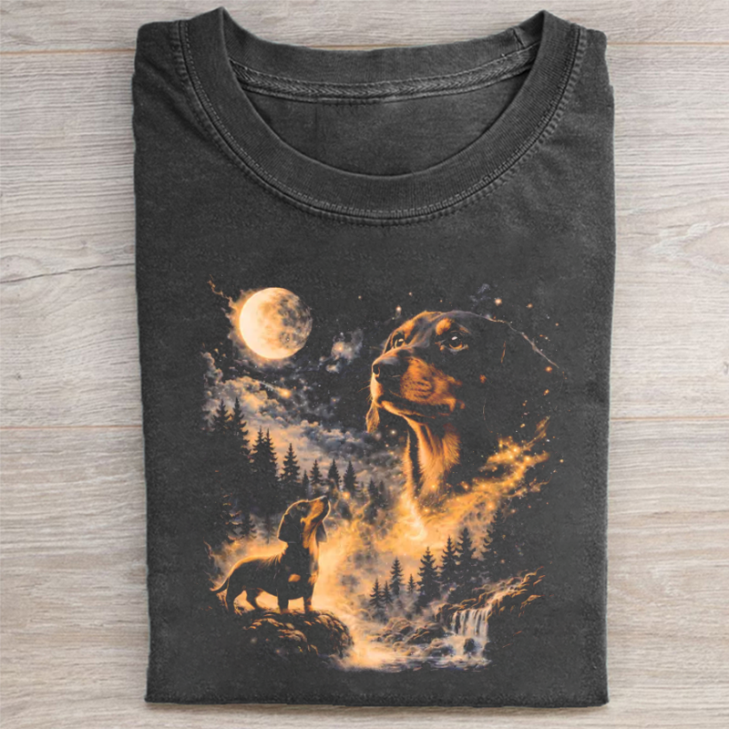 Dachshund Howling to The Moon T-shirt