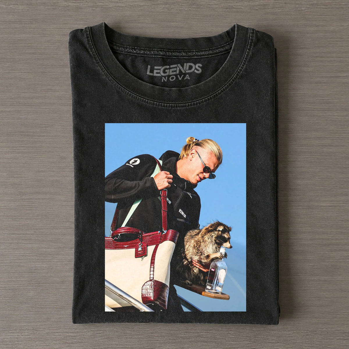 ¡°Others hold trophies after matches, I hold my raccoon¡±T-shirt