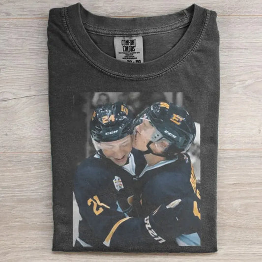 Ilya Rozanov & Shane Hollander Hockey Romance T-shirt